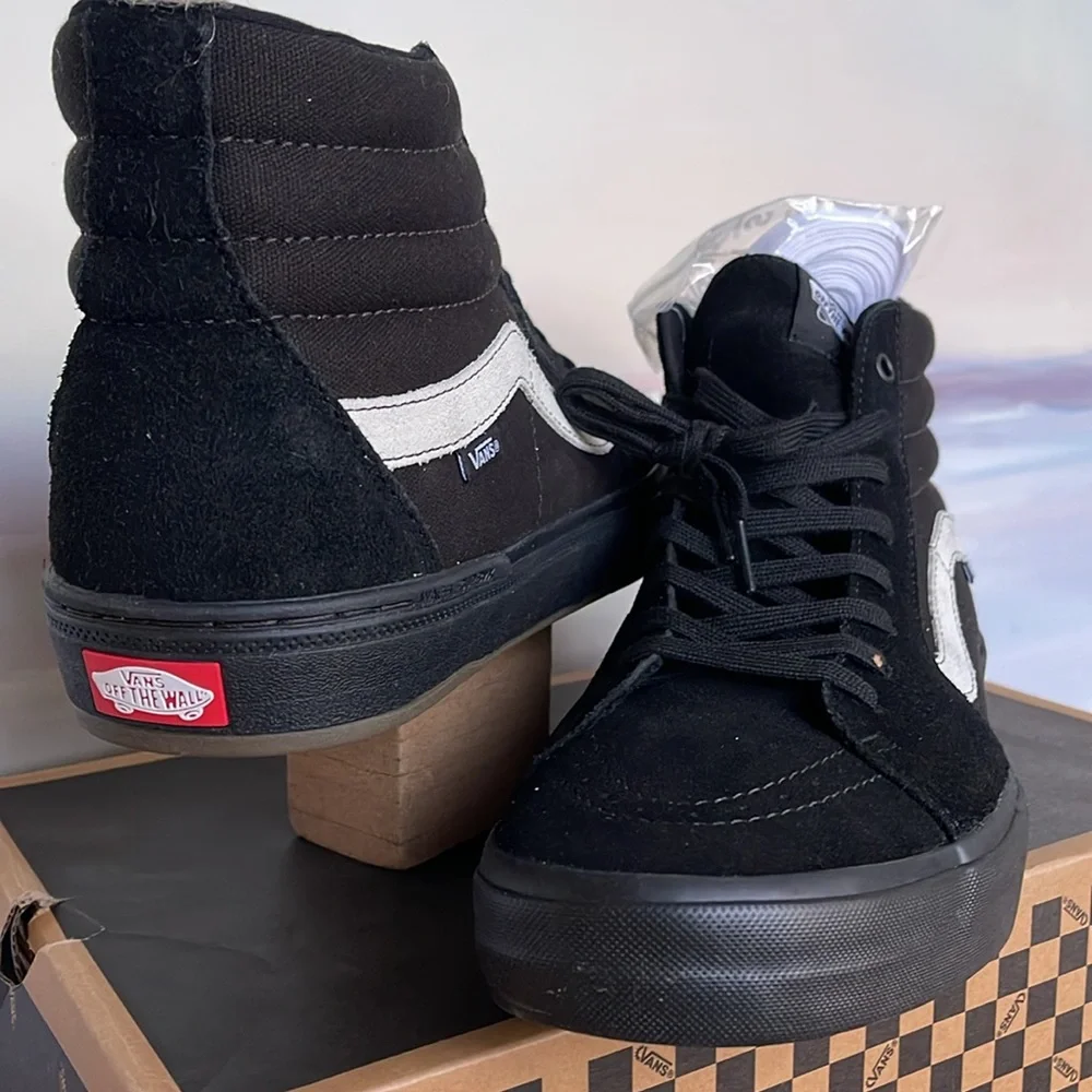 Vans WMNS Bmx Sk8-Hi
Black/Black
VN0005V0BKA
Sneakers - Picture 10 of 16